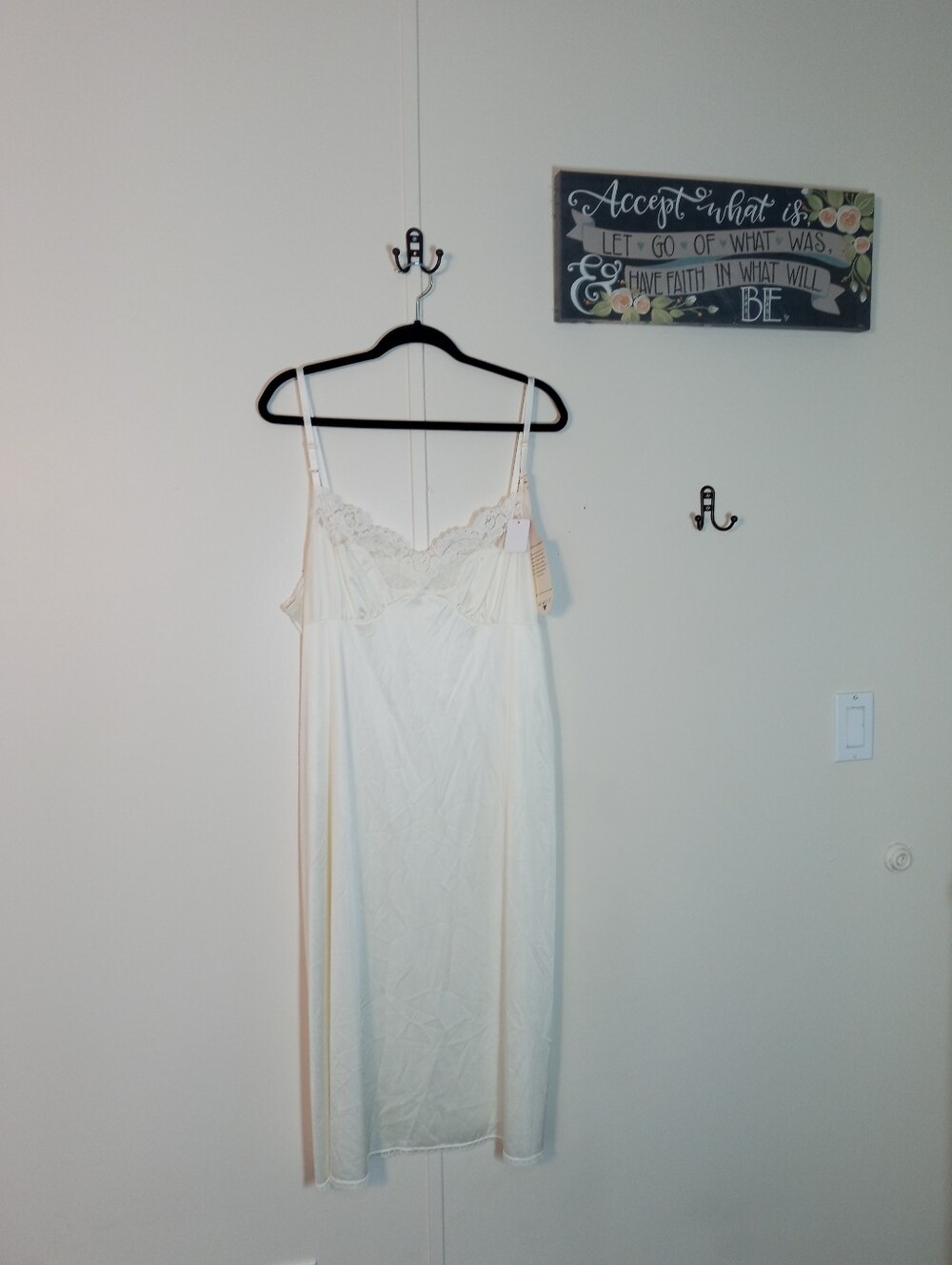 NWT Vassarette Pearl Colored Sz 42 Feminine Full Slip